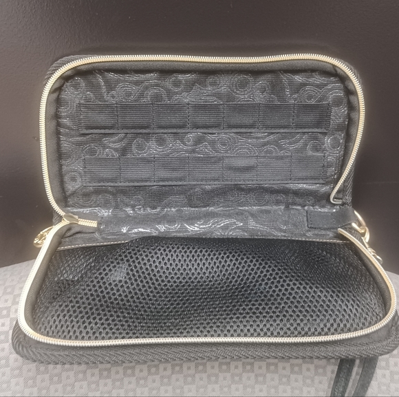 Zelda Breath of the Wild Nintendo Switch Carry Case - Picture 3 of 5